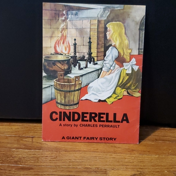 "Cinderella" VERY Vintage Beautiful 1967 Paperback Book Finland Beautiful - Picture 1 of 16